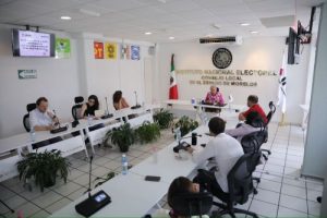 Integrantes del INE Morelos en sesión de trabajo