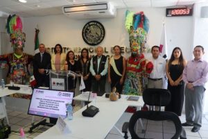 Hombres y mujeres en reunión de trabajo