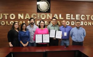 Integrantes del INE Sonora y la UT Hermosillo