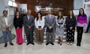Integrantes del INE Veracruz posando