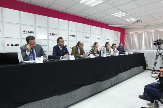 Conferencia de prensa de la Comisión Temporal de Debates.
