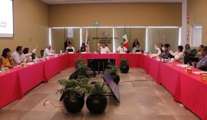 Integrantes del INE en Yucatán durante sesión de trabajo