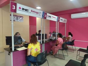 Ciudadanía tabasqueña en módulo del Instituto Nacional Electoral