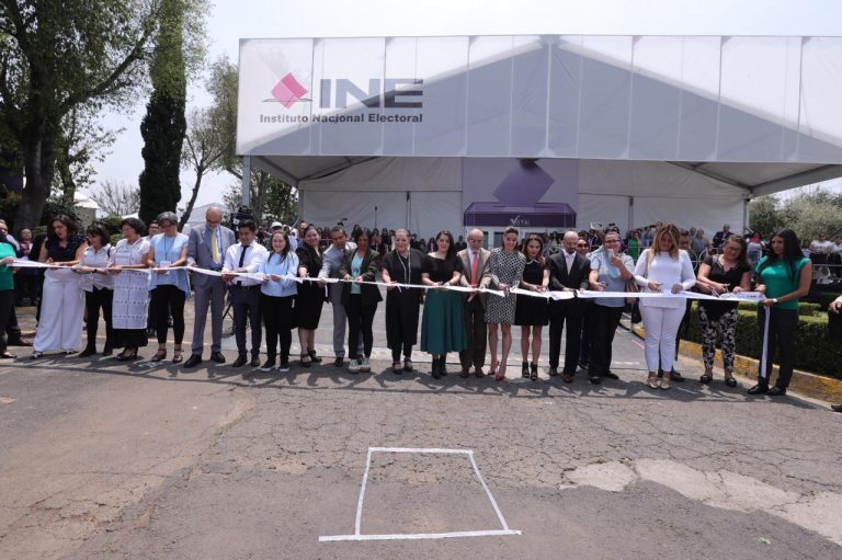 Inauguración de la Macrosala de prensa