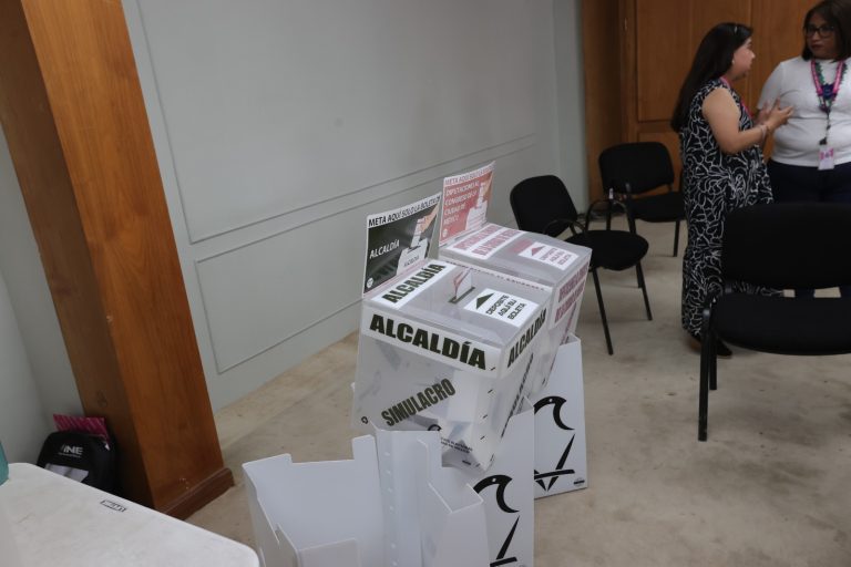 Simulacro Junta Distrital 06 en la Ciudad de México.