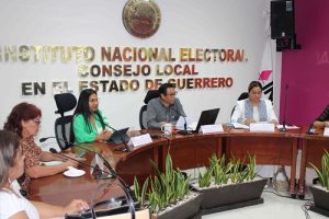 Participantes del foro en el Consejo Local del INE Guerrero