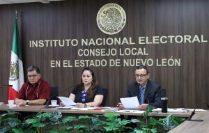 Vocal Ejecutiva del INE Nuevo León durante la sesión extraordinaria