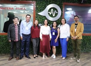 Participantes y organizadores del debate