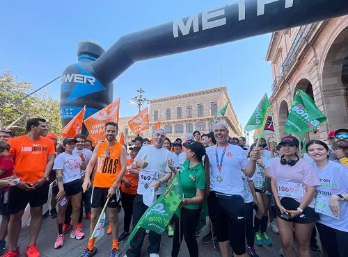 Participantes de la carrera en la línea de salida