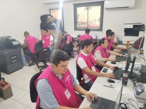 Supervisores y Capacitadores Asistentes Electorales realizando el simulacro