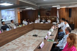 Integrantes del INE Oaxaca durante sesión permanente