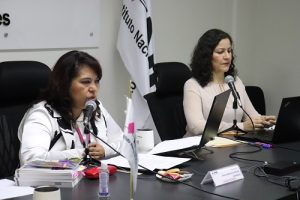 Integrantes del INE Aguascalientes en sesión de trabajo