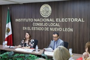 Integrantes del INE Nuevo León en sesión de trabajo