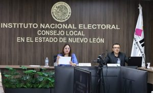 Integrantes del INE Nuevo León durante sesión