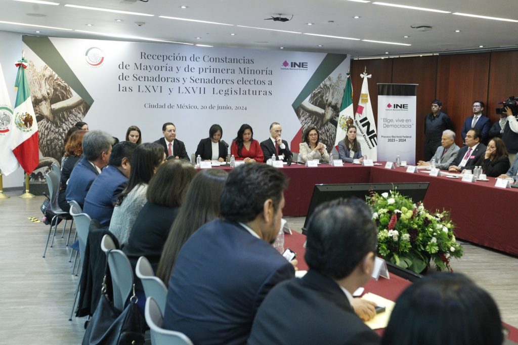 Recepción de constancias de las y los senadores electos