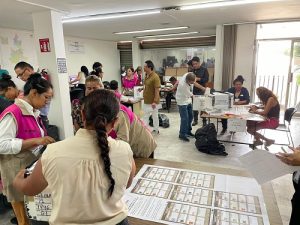 Integrantes del INE Puebla durante sesión de cómputos