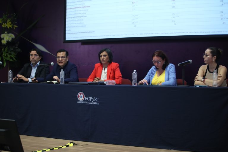 Mesa “La influencia de los contenidos mediáticos sobre las actitudes y comportamientos de la ciudadanía y el desarrollo de compromisos democráticos” en el marco del  Foro “Contribuciones del monitoreo noticioso del Proceso Electoral 2023-2024 y retos a futuro”.