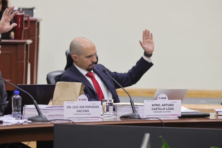Arturo Castillo Loza, Consejero Electoral.