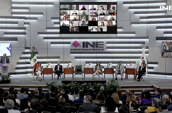 panel de presentación la Estrategia Nacional de Educación Cívica