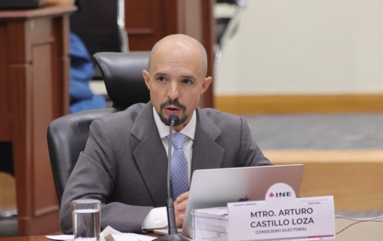 Arturo Castillo Loza, Consejero Electoral.