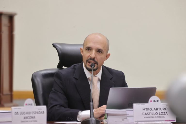 Arturo Castillo Loza, Consejero Electoral.