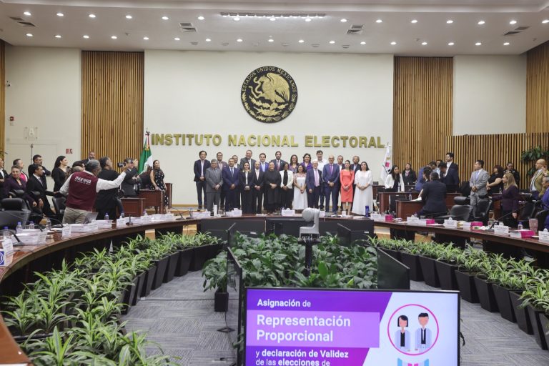 Entrega de constancia de asignación a la representación del Partido.