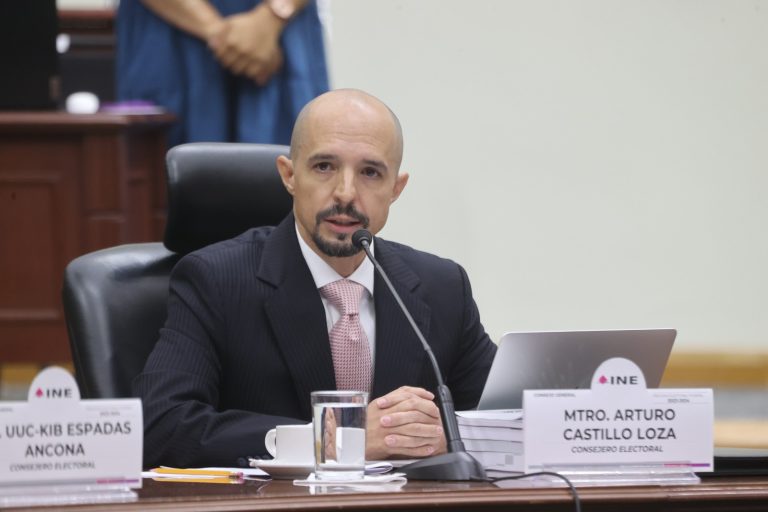Arturo Castillo, Consejero Electoral.