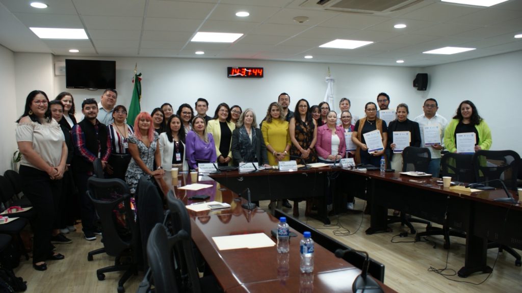 Participantes en el taller de primeros auxilios psicológicos