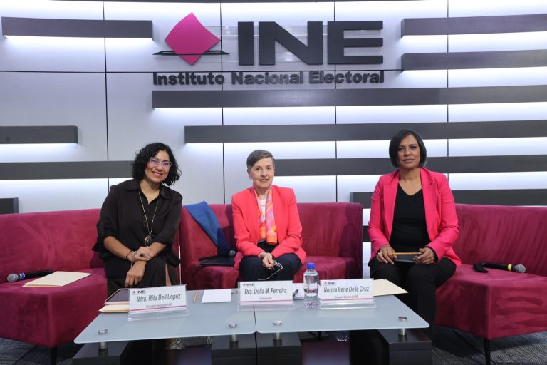 Panel de la conferencia magistral, El impacto de la corrupción en la democracia