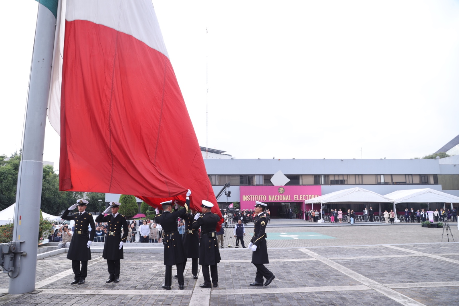 Honores a la bandera con motivo del inicio e las elecciones del Poder Judicial