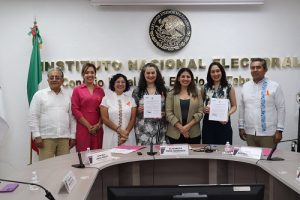 Integrantes del INE y diversas instituciones durante designación en el Consejo Local