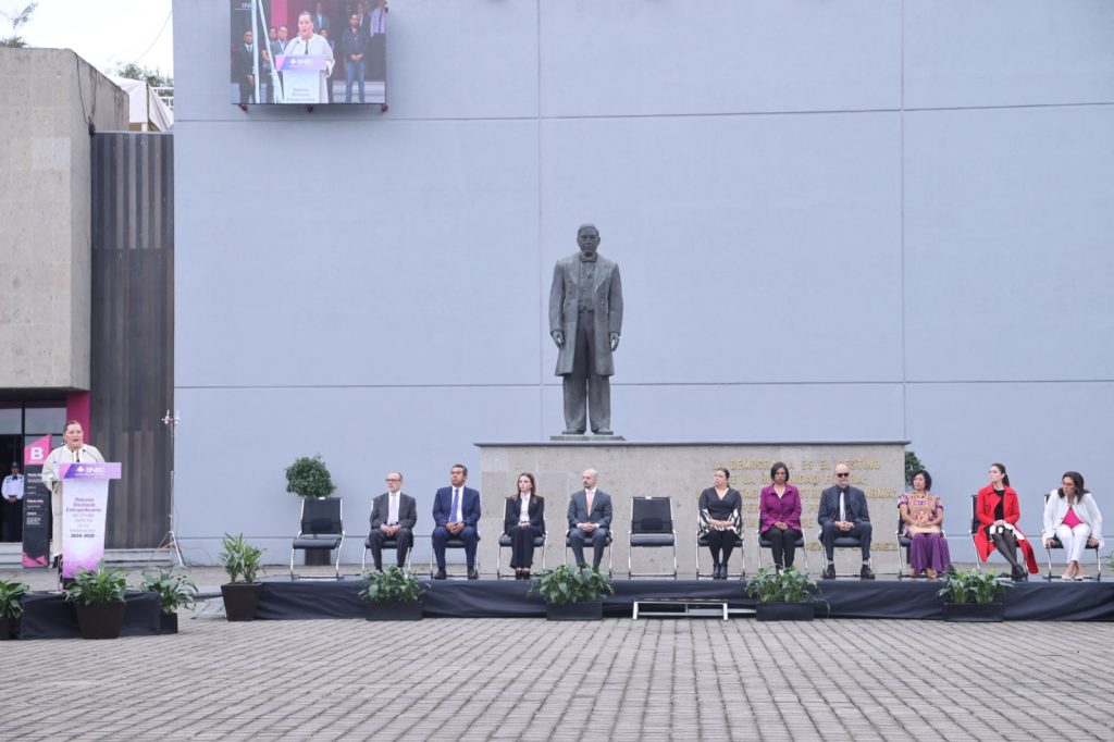 Honores a la bandera con motivo del inicio e las elecciones del Poder Judicial 2