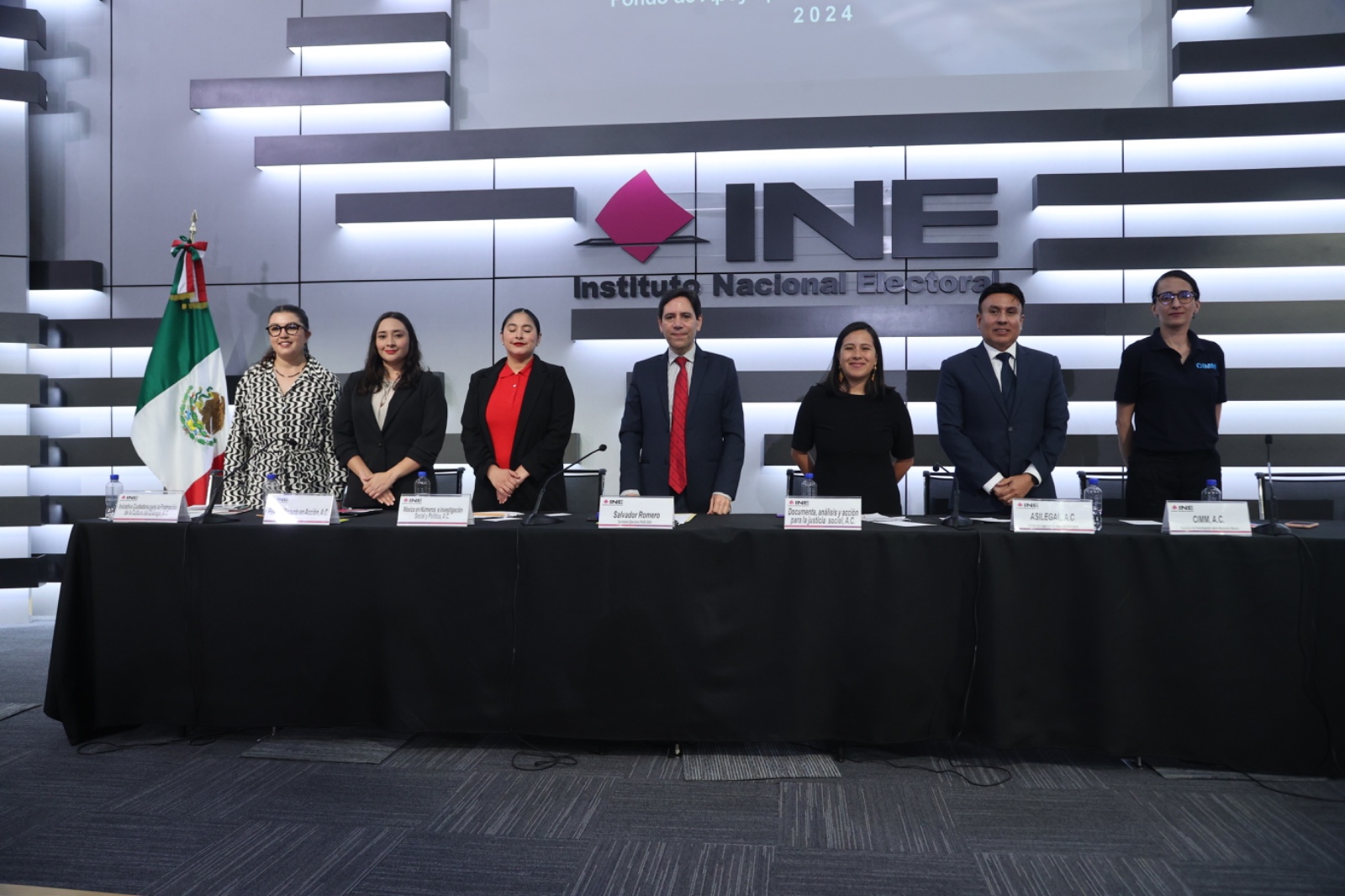 Voto en el exterior y voto de personas en prisión preventiva