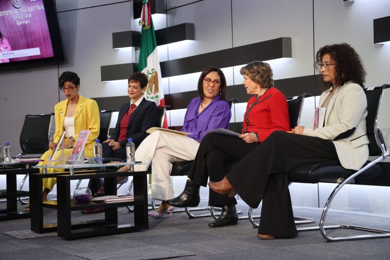 resentación del libro "El deber de la memoria. Del derecho a voto a la paridad en todo".