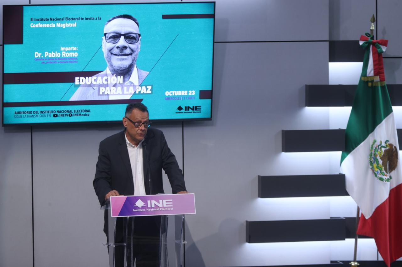 Botón para ingresar a la nota de audio conferencia magistral Educación para la paz