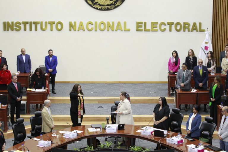 Toma de protesta de Claudia Arlett Espino como Secretaria Ejecutiva del INE. (Heriberto Pérez y Alejandro Hernández fotógrafos INE)