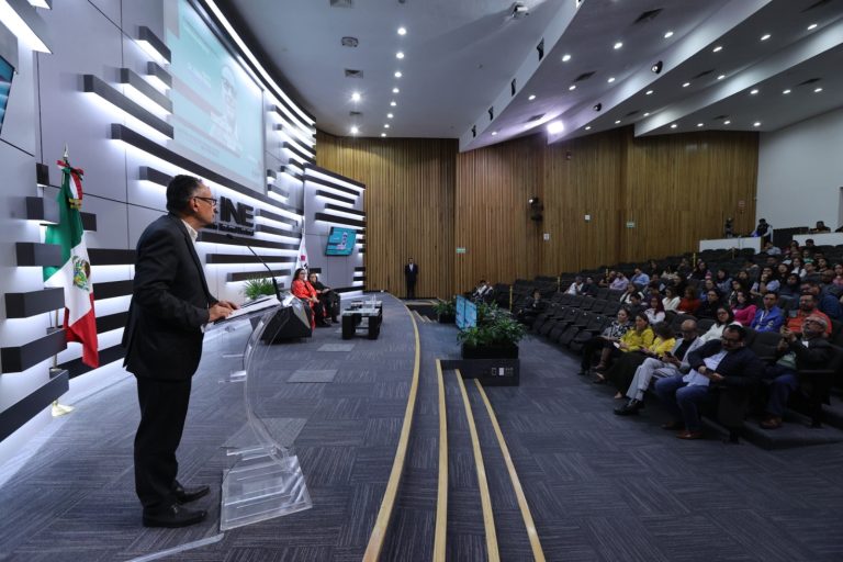 Conferencia Magistral “Educación para la paz”.