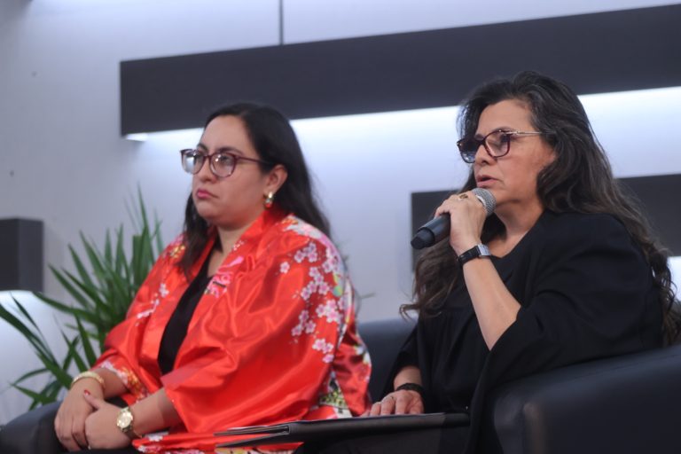 Ana Lilia Pérez Mendoza Vocal Ejecutiva de la JLE en el Estado de Querétaro y Alicia Monserrat Islas Gurrola Integrante externo del Comité Editorial del INE.