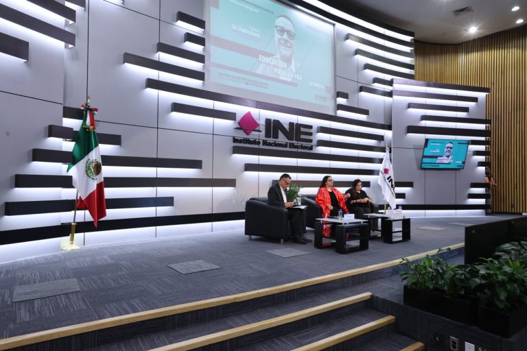 Conferencia Magistral “Educación para la paz”.