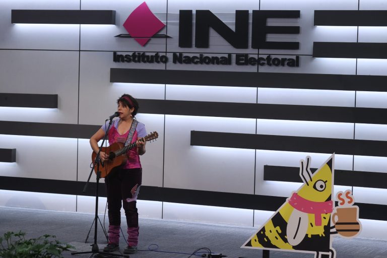 Valentina Barrios, Cantante y cuenta cuentos. (Foto INE)