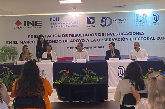 Norma de la Cruz en evento de observación electoral con la FAOE