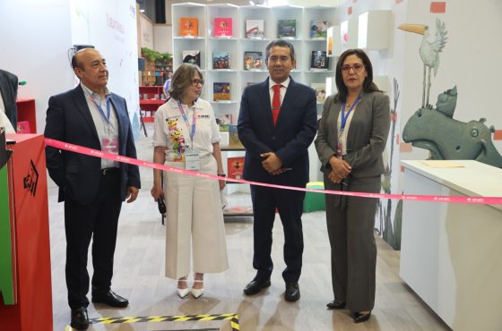Consejerías en la inauguración del stand del INE en la FIL 2024