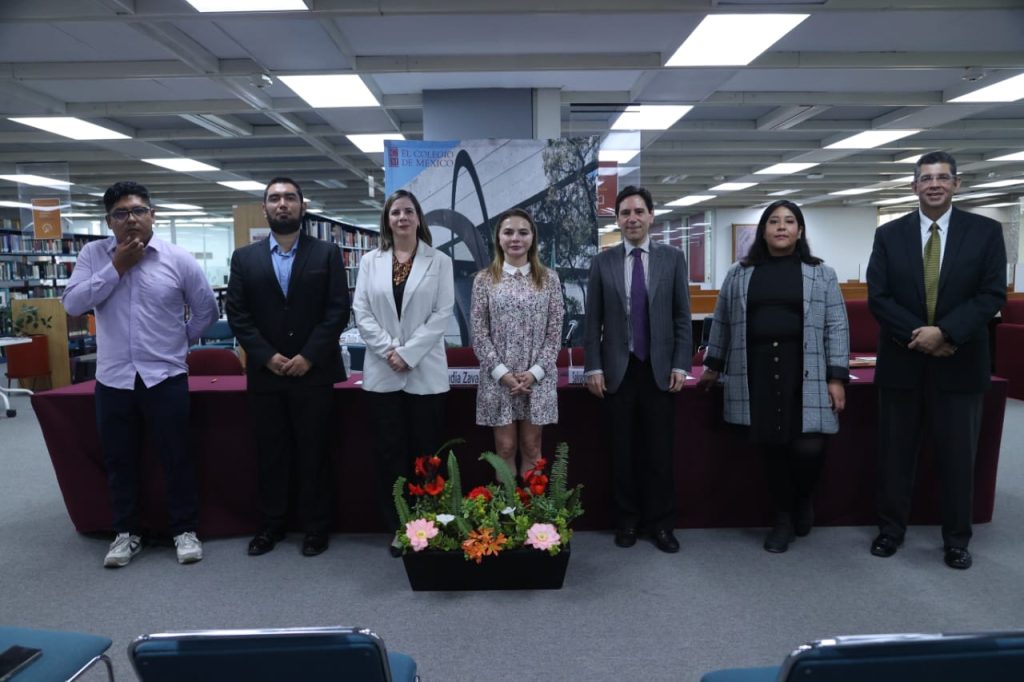 Carla Humphrey en el evento del COLMEX con el tema de observación electoral 
