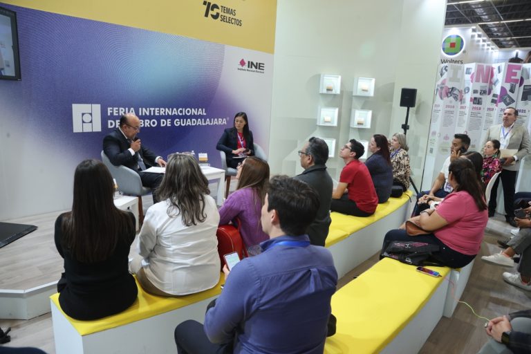 Presentación Editorial. Cuadernos de Divulgación de la Cultura Democrática “Democracia, poderes fácticos y regímenes de gobernanza criminal”. (Foto INE)