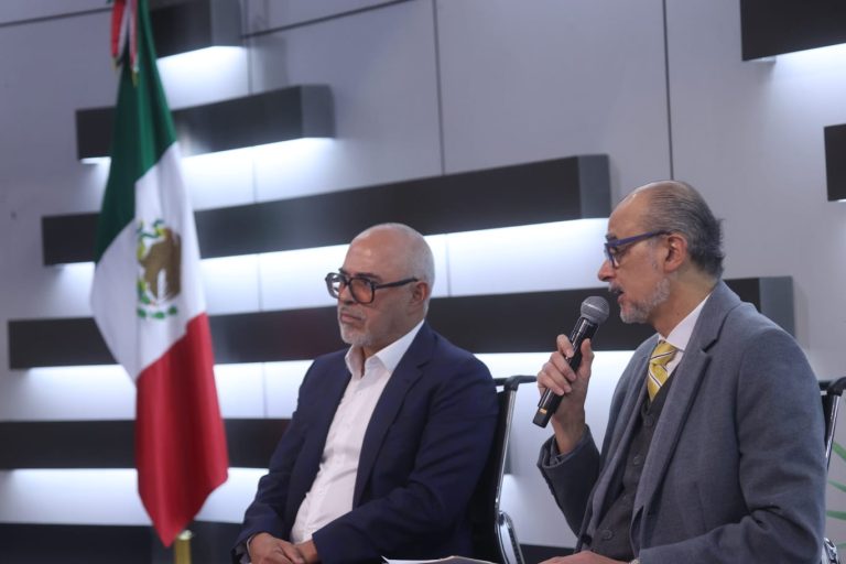 Jorge Buendía Laredo Presidente CEDE y Martín Faz Mora Consejero Electoral del INE. (Fotos INE)