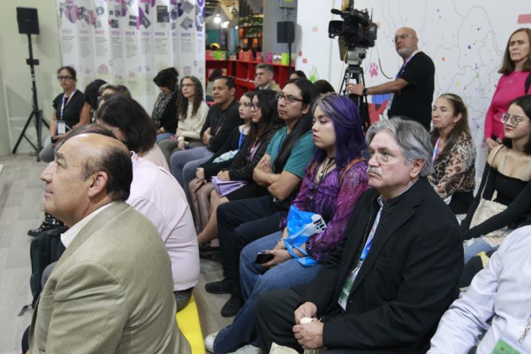 Presentación Editorial. Conferencias Magistrales. “Democracia, infancias y adolescencias”. (Foto INE)