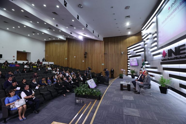 Conferencia Magistral “La aprobación presidencial México 1997-20204 y las encuestas electorales mienten”. (Fotos INE)