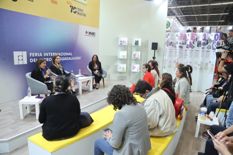 Presentación del libro “Violencia Política contra las Mujeres en Razón de Género en México: Proceso Electoral Federal 2020-2021”. (Foto INE)