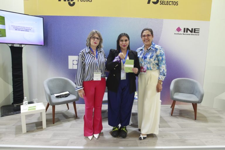 Presentación del libro de la serie Conferencias Magistrales “Violencia digital y mediática”. (Foto INE)