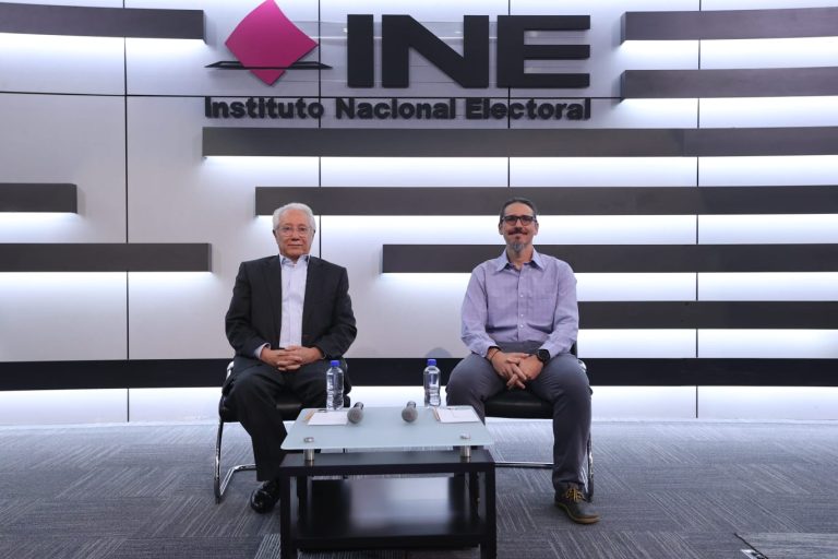 Ulises Beltrán, BGC,AMAI-CEDE y Juan Manuel Herrero Martínez, General Manager en Suasor Consultres. (Fotos INE)